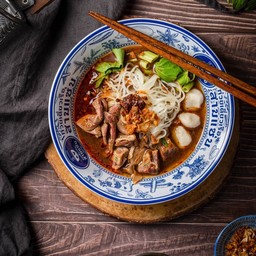 ก๋วยเตี๋ยวเรือหมูตุ๋นน้ำตกสามแซ่บ