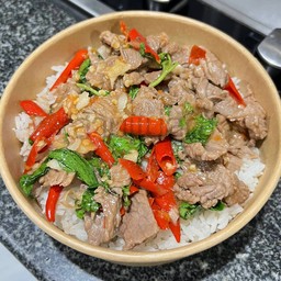 กะเพราเนื้อชิ้น อร่อยมาก