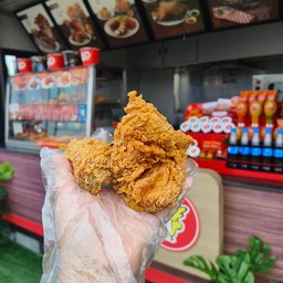 ไก่ 5 ดาวสาขาหน้าโลตัสเชียรใหญ่