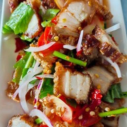 ยำหมูกรอบ