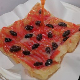 โรตีไข่แยมสตอรเบอรี่&ลูกเกด