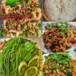 ลาบเป็ด ข้าวเหนียว หมูดทอด