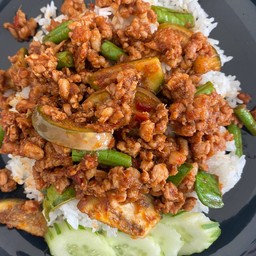 ผัดพริกแกงหมูสับ