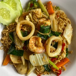 ม่าม่าผัดทะเล