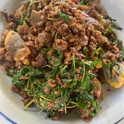 กะเพราแท้เนื้อไข่เยี่ยวม้า