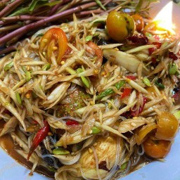 อีสาน รสเด็ด ส้มตำ ไก่ย่าง ลาบ น้ำตก กิ่งแก้ว- หนามแดง