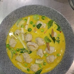 แกงเขียวหวานมัจฉาอุ้มไข่