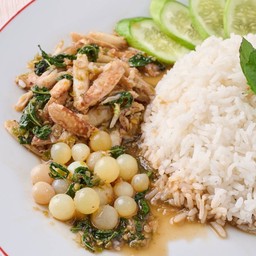 กะเพราปู + ไข่ปลาเรียวเซียว