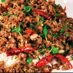 กะเพราเนื้อสับ เผ็ด เผ็ด