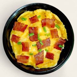 ข้าวไข่ข้นหน้าเบคอน