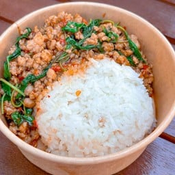 กะเพราหมูสับ ราดข้าว