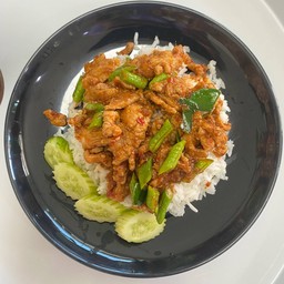 ผัดพริกแกงหมูชิ้น