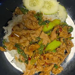 กะเพราหมูชิ้น