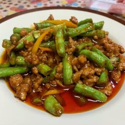 ผัดพริกแกงหมูสับ