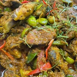 ปลาดุกผัดเผ็ด