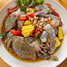 ยำปูม้า กุ้ง