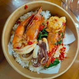 กะเพราทะเล ราดข้าว