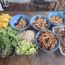 ก๋วยเตี๋ยวไก่-หน้าซอย นครปฐม ยิงเป้าซอย 4