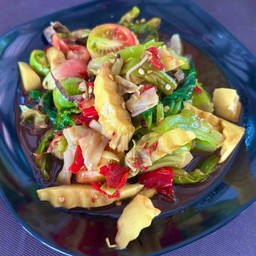 ตำหน่อไม้ผักลวก