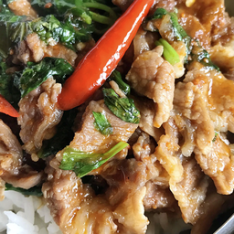 กระเพราหมูหมักพริกไทย