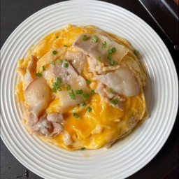 ข้าวไข่ข้น  สามชั้นหมูสไลด์