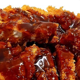 ไก่ทอด ซอสทงคัตสึ กับข้าว  ไม่มีข้าว (ไก่150กรัม++)