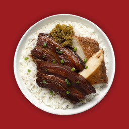 ข้าวหน้าหมูสามชั้นตุ๋นสไตล์จีน