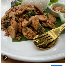 กระเพาหมูยอ ราดข้าว