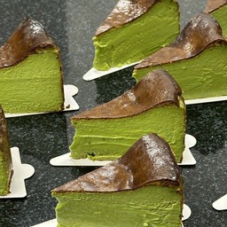 ชีสเค้กหน้าไหม้รสชาเขียว (Matcha Basque Cheese Cake) 1ชิ้น