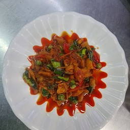 หมูป่าผัดเผ็ด