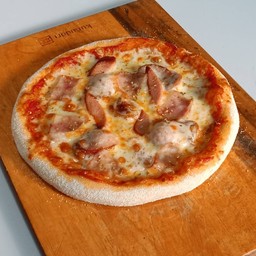 พิซซ่าไส้กรอกชีส