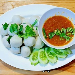 ลูกชิ้นลวกจิ้ม