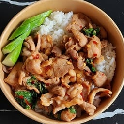 หมูสไลด์กะเพราพริกแห้ง