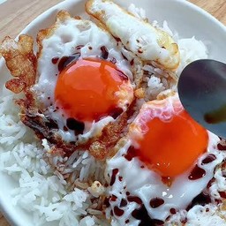 ข้าวไข่ดาว ใส่ไข่ให้ 2 ฟอง
