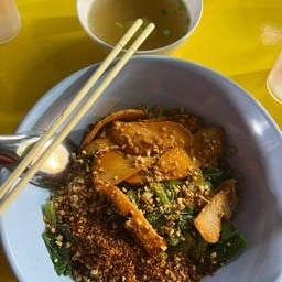 ชายสี่บะหมี่เกี๊ยว ซอยอัลลายน์