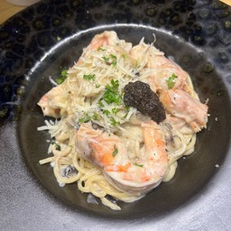 P16 พาสต้ากุ้งซอสครีมเห็ดและทรัฟเฟิล