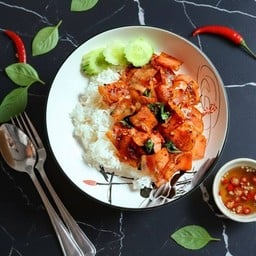 เบคอนกะเพราพริกแห้ง