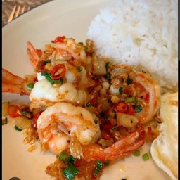 กุ้งคั่วพริกเกลือราดข้าว