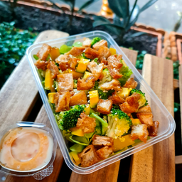 สลัดหมูกรอบจากพืช