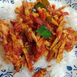 ข้าว ผัดพริกแกงหน่อไม้ไก่