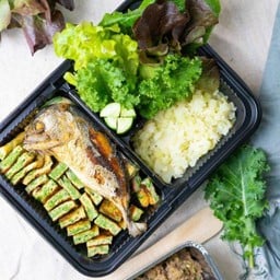 น้ำพริกกะปิปลาทูทอดชะอมไข่ ข้าวกะหล่ำคีย์โต (Keto)