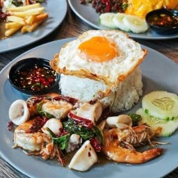 HAPPY กะเพรา&คาเฟ่