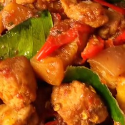 สามชั้นผัดพริกแกง