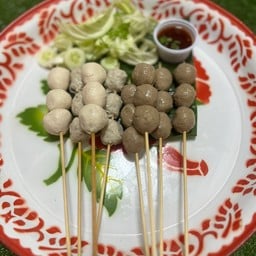 ลูกชิ้นทอดหน้าบ้าน