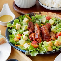 สลัดไก่ย่างซอส Honey Mustard