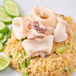ข้าวผัดปลาหมึก