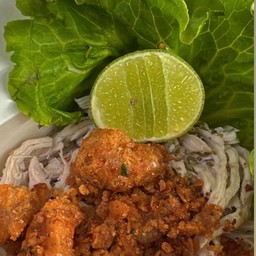 หมี่ไก่ฉีกแถมน้ำพริกหมูกระจกแซ่บๆ