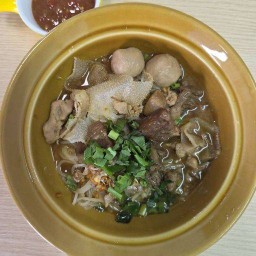 ไพลินก๋วยเตี๋ยวโอ่ง ก๋วยเตี๋ยวเนื้อตุ๋น หมูตุ๋น