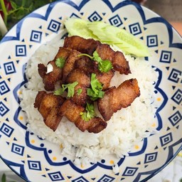 สามชั้นทอดน้ำปลา