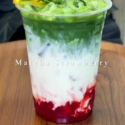 มัทฉะนมสดสตอเบอร์รี่